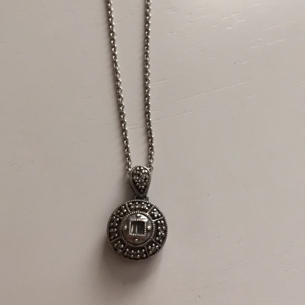 Pendant necklace